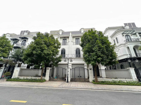 Rẻ nhất thị trường, BT song lập Sao Biển 142m2, hướng ĐN, xây được 77m2/sàn tại Vinhomes Gia Lâm