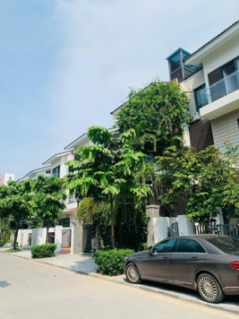 Cho thuê 30 triệu/tháng biệt thự KĐT Dương Nội hoàn thiện đẹp, DT sử dụng 350m2