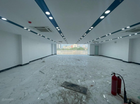 Cho thuê tòa nhà phố Nguyễn Thị Thập, Trung Hòa, Cầu Giấy DT 100m2 MT 6m 8 tầng 1 hầm. Giá 89tr/th