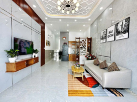 Đường Huỳnh Văn Nghệ, P15, Tân Bình, DT: 4 x 16m nhà cấp 4 có PK bếp 2PN, WC xe hơi đậu trước cửa