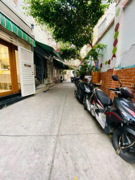 Cần cho thuê nhà nguyên căn 2 tầng đường Lê Quý Đôn, giá chỉ 5,5tr/tháng, LH 0772 993 093