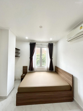 Căn hộ dịch vụ cao cấp 2 PN 2 WC đầy đủ nội thất gần sân bay, DT 50m2, giá 12,5 tr/th.