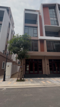 Bán gấp căn xẻ khe Vin 3, Văn Giang, giá ưu đãi khủng chỉ 9 tỷ, 78m2, rẻ ngất ngây chỉ 115tr/m2