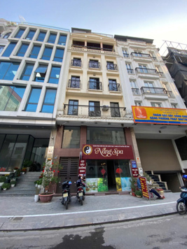 Cho thuê nhà Lạc Long Quân, Tây Hồ DT 85m2, 6 tầng, MT 6.8m, thang máy, thông sàn, ô tô