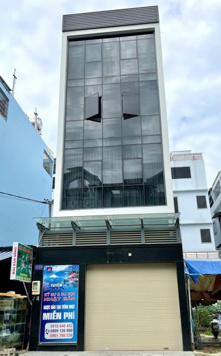 Nhà An Phú có thang máy, hầm, 3 tầng trống suốt không ngăn phòng, sức chứa lên đến 50 nhân viên