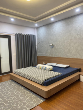 Bán nhanh nhà phố Việt Hưng, ngõ thông, gara ô tô. 100m2 x 5 tầng thang máy full nội thất, 16. X tỷ