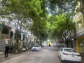 Cần bán nhà đã hoàn thiện với diện tích 120 m2 khu đô thị Geleximco Lê Trọng Tấn