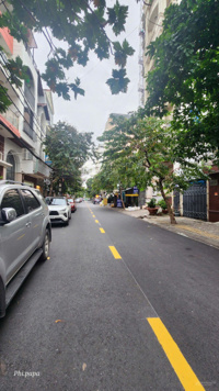 Cần bán 8 nền đất phù hợp xây căn hộ dịch vụ, thuộc đường số, Tân Quy, Quận 7, sổ hồng riêng BST