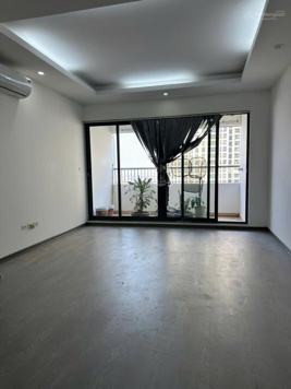 Cần bán gấp căn hộ 146m2 The Pride Hải Phát 3 ngủ, 3 wc, 2 loga rộng giá 6.1 tỷ thg. Lh: 0988 187 132