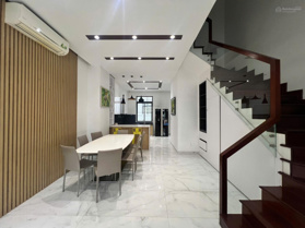 Cho thuê nhà phố Lakeview City 100m2, 3 lầu, 4 phòng, full nội thất mới giá chỉ 30 triệu, đường 25m