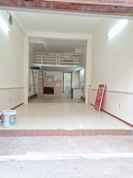 Cho thuê mặt bằng riêng biệt KD tự do, có gác 50m2 mặt tiền ngay Lạc Long Quân - Âu Cơ