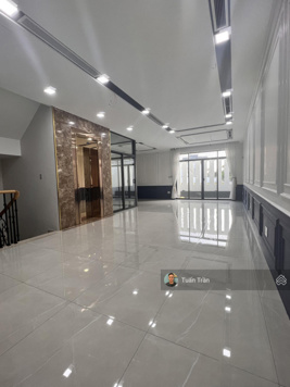 Cho thuê nhà mới ngay Thạnh Mỹ Lợi. DT 7x20m. Hầm 4 lầu. Sàn trống. Thang máy. Giá 65tr/tháng