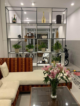 Nhà cho thuê nguyên căn: 1 trệt, 2 lầu, sân thượng, đẹp, phù hợp mở văn phòng công ty kết hợp ở