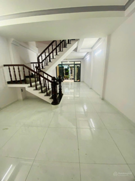 TRỆT 2 LẦU SÂN THƯỢNG 5X25M GỒM 4PN 3WC HẺM XE HƠI NGỦ TRONG NHÀ LÊ VĂN THỌ P11 GIÁ 25 TRIỆU