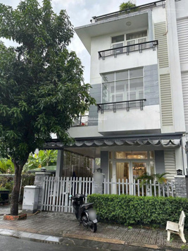 Bán gấp biệt thự khu dân cư Gia Hoà The Art P. Phước Long B - DT 133m2 - có thang máy full nội thất