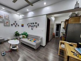 Chuyển lên căn rộng hơn gia đình em nhượng lại căn 2 ngủ full đồ sổ đỏ chính chủ toà VP5 Linh Đàm.