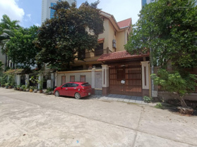 Cho thuê biệt thự Mỹ Đình 1. DT 145m, XD 95m, 4 tầng, lô góc. Làm văn phòng. Giá 42 triệu