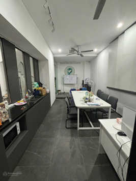 Cho thuê nhà đường Hoàng Quốc Việt, DT 60m2 x MT 7m, 6 tầng, thiết kế hiện đại, đường ô tô tránh