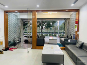 Chính chủ bán nhà mặt phố Trần Vỹ, DT 60m2 x MT 5m, 7T thang máy, vị trí đẹp, view hồ, vỉa hè rộng