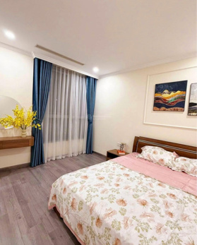 Bán nhà tập thể Giảng Võ, Vũ Thạnh, 50m2, 2 ngủ, đủ công năng, ô tô vào sân nhà, sân để xe rộng