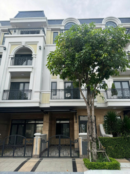 Chính chủ bán nhà phố The Classia Khang Điền 92,7m. Nội thất đầy đủ. Có thang máy.Lỗ 3 tỷ nội thất