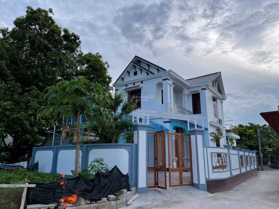 Cần bán nhà biệt thự nhỏ 2 tầng, 198m2