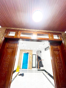 BÁN NHÀ HOÀNG QUỐC VIỆT ĐẸP 6 TẦNG THANG MÁY,LÔ GÓC, NGÕ 3 GÁC THOÁNG SÁNG DT35m2_7,8TỶ