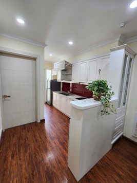 Cho thuê căn hộ chung cư Thăng Long Tower 33 mạc Thái tổ 100m2, 3pn, 2vs full giá 16tr 