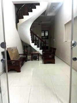 Trung tâm Ba Đình 35m2 x 5 tầng - Gần phố - Ngõ thông thoáng.