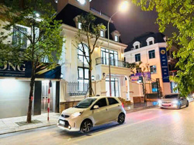 Chính chủ cho thuê biệt thự đơn lập 206m2 x 3 mặt tiềnx 4 tầng thang máy giá 55trđ LH: 0963 989690