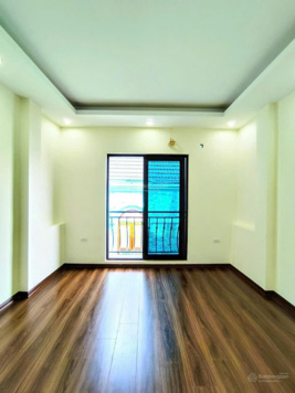 Em cc bán nhà ở La Phù Hoài Đức. 35m2 x 5 tầng. Cách 1 nhà ra đường ô tô thông