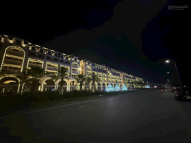 Shophouse 2 mặt tiền vị trí đẹp nhất dự án Royal Mansion. Giá 11,7 tỷ, 86,8m2, 6 tầng mặt tiền 6,2m