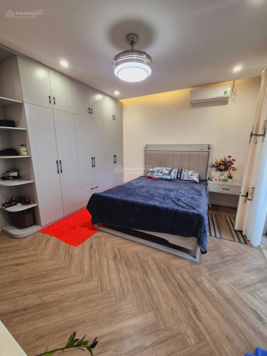 Bán nhà ngay phố Hoàng Cầu diện tích 63m2 7 tầng vị trí đẹp. lh 0973 919 356