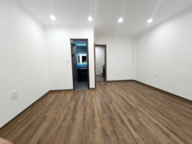 GIANG BIÊN 40m2 7,7 tỷ  NGÕ Ô TÔ THÔNG - XE 7 CHỖ VÀO NHÀ - 6 TẦNG THANG MÁY.