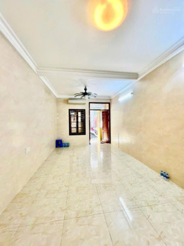 Chỉ 3,9 tỷ tập thể Nguyễn Chí Thanh, Đống Đa, tầng 1, KD, ô tô, sát phố, sổ to 60m2 2PN nhà đẹp