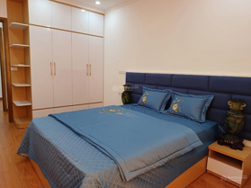 Tôi là chủ nhà, bán nhà ngay mặt hồ Phố Trung Kính: 30m2, 5 tầng