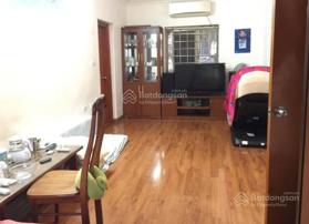 Bán căn hộ tập thể Nghĩa Tân, DT 100m2, 3PN, 2 vệ sinh, giá 3,3 tỷ