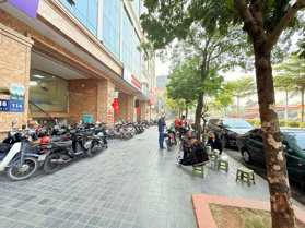 Bán Căn Nhà phố Trần Quốc Hoàn Cầu Giấy  diện tích 40m2 X 5 tầng mặt tiền 4m 