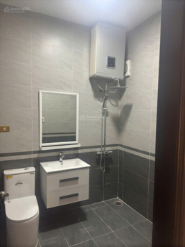 Bán nhà Trần Nguyên Đán, ô tô tránh, làm văn phòng hay ở tiện lợi, giá 33 tỷ