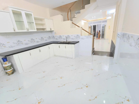 Nhà mới xây hẻm xe hơi, Nguyễn Văn Công Phường 3, gần sân bay. 4x17m - 3 lầu - 4PN - 3WC 18tr/th