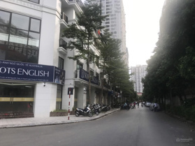 Tôi bán lô liền kề 90 Nguyễn Tuân: 68.5m2, mặt tiền 5.5m, hướng Đông Nam, cạnh ngõ 90, sẵn sổ đỏ