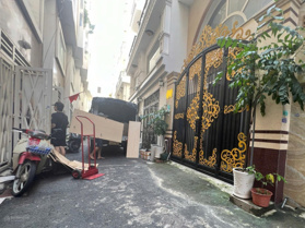 Hẻm sang! Gần MT Phan Đăng Lưu. Doanh thu 60tr/tháng.DT:4x14m(vuông vức). Giá chỉ 12,5tỷ TL