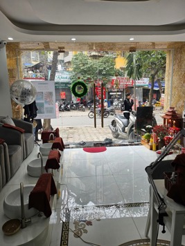 Chính Chủ Cần Bán Gấp Căn Nhà Mặt Phố Hoàng Ngọc Phách Đống Đa