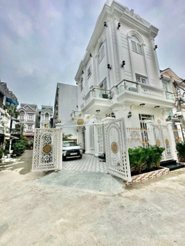 Siêu phẩm căn góc 2 MT HXH 8m - villa mini KDC hẻm 2266 HTP Xã Phú Xuân