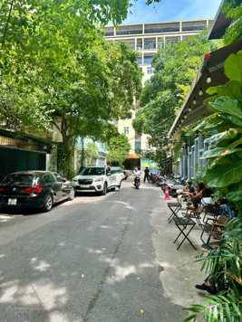 Cần bán nhà phố Vạn Phúc, Quận Ba Đình. DT Sổ 90m2 x 4T, MT 6,3m. Vị trí đẹp, đường ô tô tránh nhau