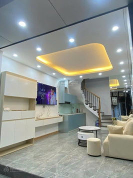 Hoàng Hoa Thám Bà Đình .Lô Góc 3 Thoáng.Full Nội Thất.Thang Máy.SĐCC..giá 13.95