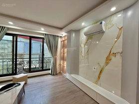 Chính chủ - nhà đẹp mới - thang máy xịn tặng nội thất - gần chợ, trường - gần ô tô