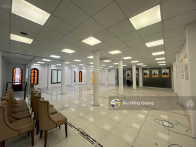 Cho thuê nhà mặt phố Lý Thường Kiệt 200m2x8 tầng, MT14m, 2 thang máy, 2 hầm, riêng biệt