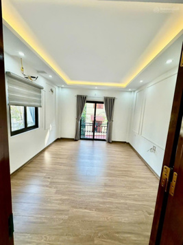 Cc, bán nhà 5T lô góc 2 mặt đường kd nhỏ lẻ DT33 giá 7,3 tỷ ôtô cách nhà 20 mét LH:0977 135 528