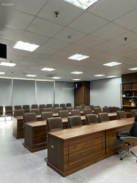 230m2 - 450m2 - 600m2 giá thuê 250k/m2: Full nội thất - 897 Giải Phóng